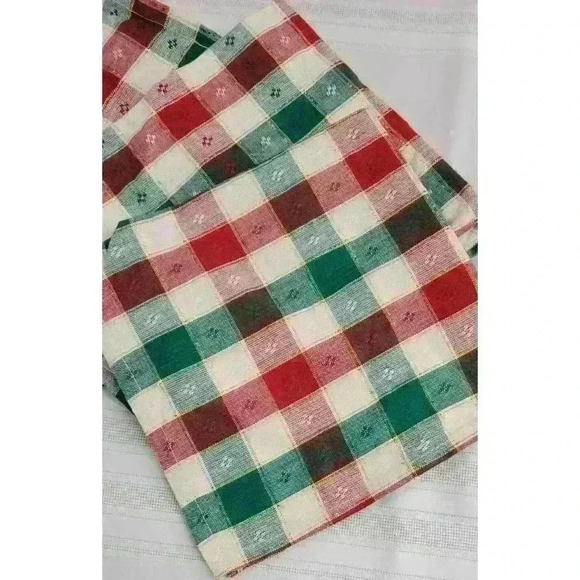 Set of 4- Christmas Plaid napkins - Picture 2 of 3